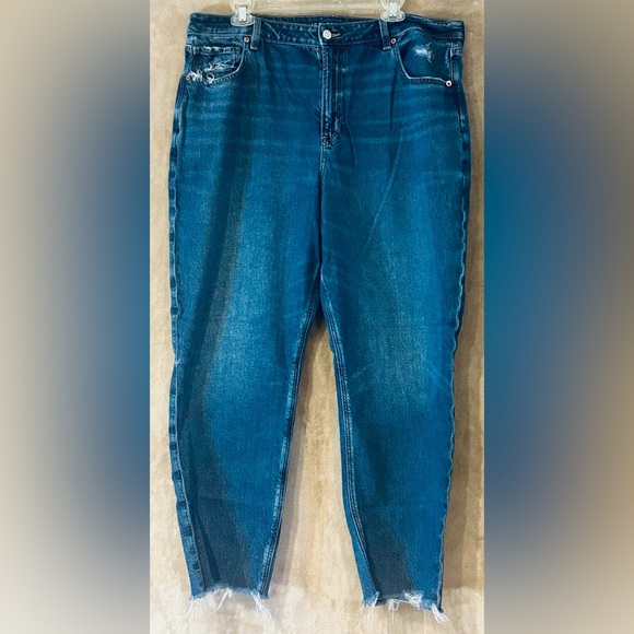 American Eagle Outfitters Denim - American Eagle High-Waisted Mom Jeans – Raw Hem – Size 18 Regular